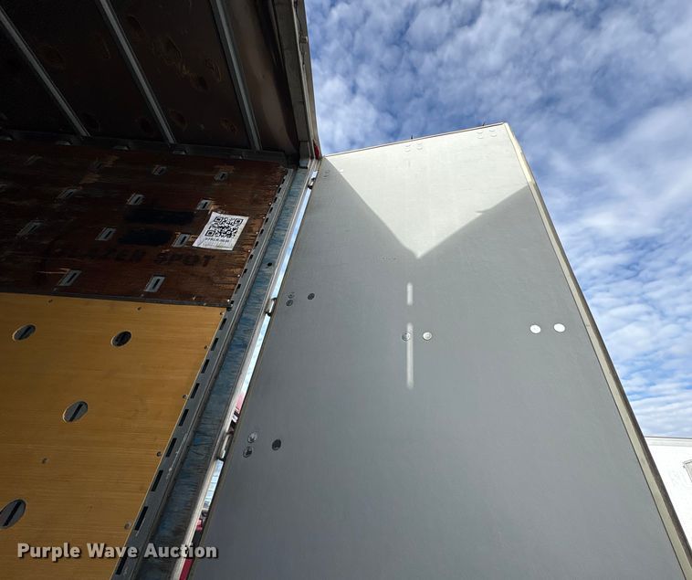 image for item YA1637 2005 Utility VS2DC dry van trailer