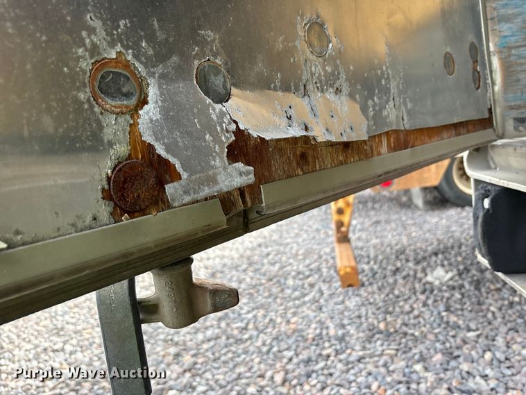 image for item YA1637 2005 Utility VS2DC dry van trailer