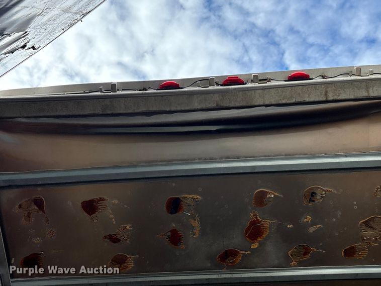 image for item YA1637 2005 Utility VS2DC dry van trailer