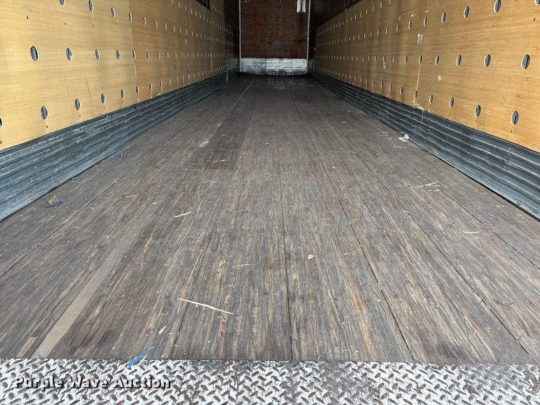 image for item YA1637 2005 Utility VS2DC dry van trailer