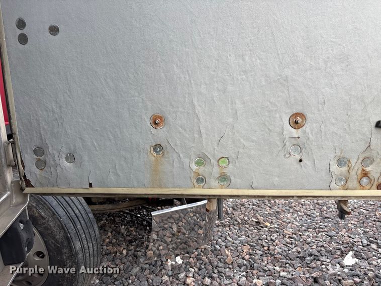 image for item YA1637 2005 Utility VS2DC dry van trailer