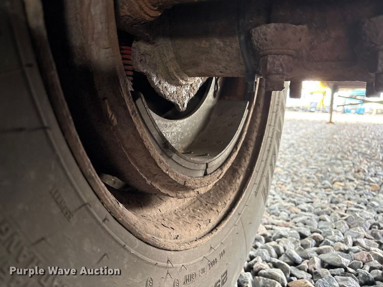 image for item YA1637 2005 Utility VS2DC dry van trailer