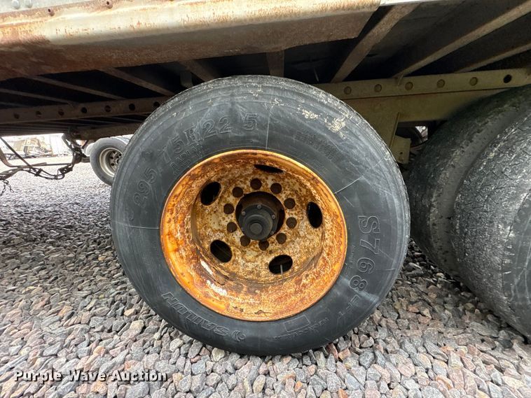 image for item YA1637 2005 Utility VS2DC dry van trailer