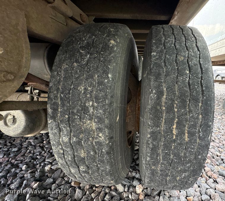 image for item YA1637 2005 Utility VS2DC dry van trailer