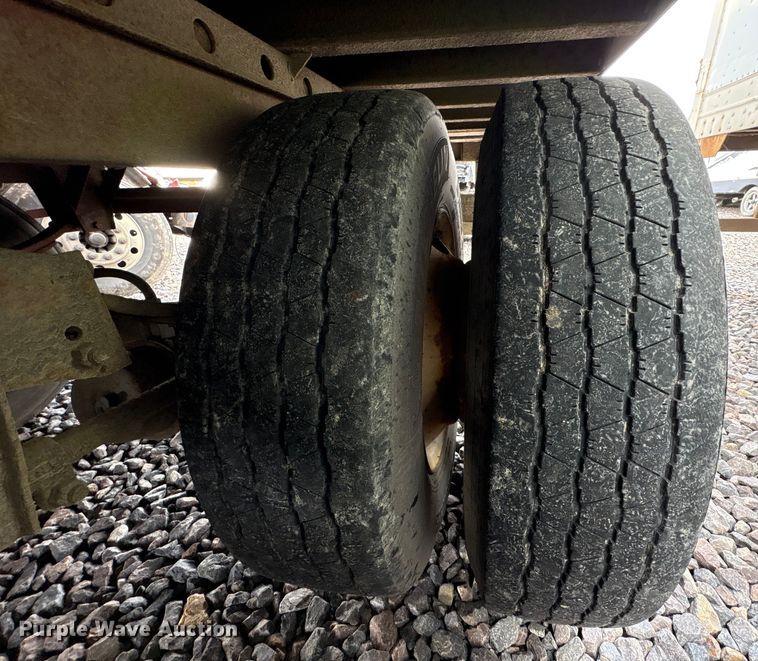 image for item YA1637 2005 Utility VS2DC dry van trailer