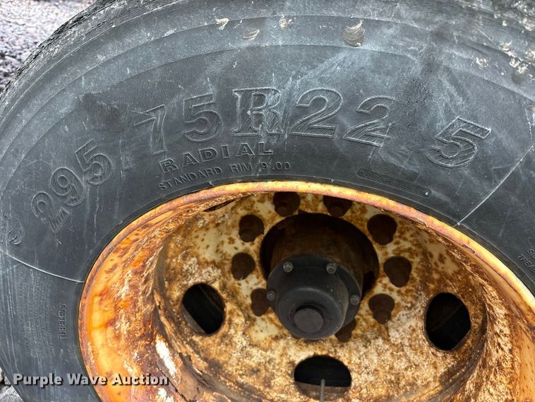 image for item YA1637 2005 Utility VS2DC dry van trailer