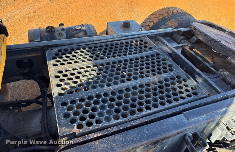 image for item YA1709 2012 Kalmar Ottawa yard truck