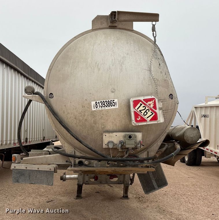 image for item YA1866 2013 Heil vacuum trailer