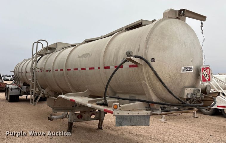 image for item YA1866 2013 Heil vacuum trailer