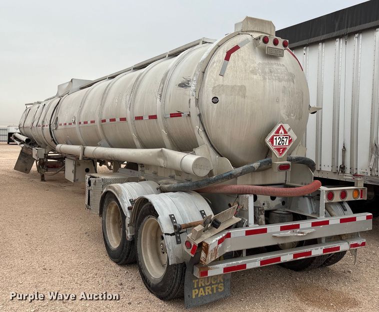 image for item YA1866 2013 Heil vacuum trailer
