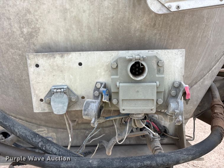 image for item YA1866 2013 Heil vacuum trailer