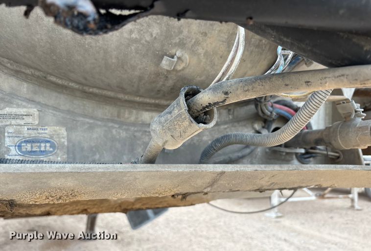 image for item YA1866 2013 Heil vacuum trailer