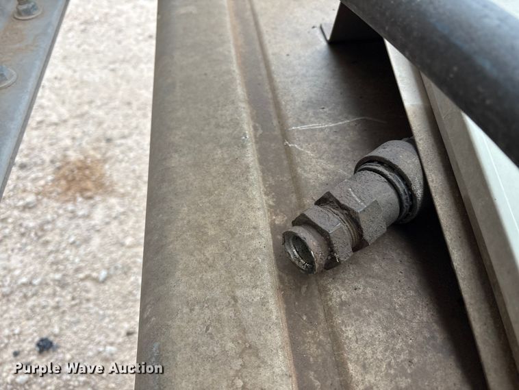 image for item YA1866 2013 Heil vacuum trailer