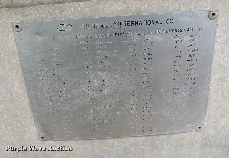 image for item YA1866 2013 Heil vacuum trailer