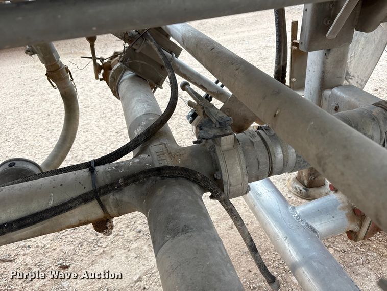 image for item YA1866 2013 Heil vacuum trailer