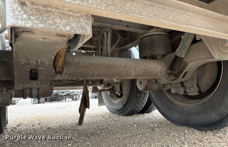 image for item YA1866 2013 Heil vacuum trailer