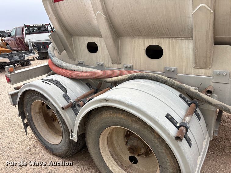 image for item YA1866 2013 Heil vacuum trailer