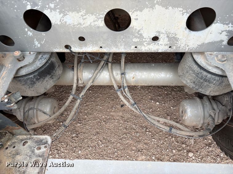 image for item YA1866 2013 Heil vacuum trailer