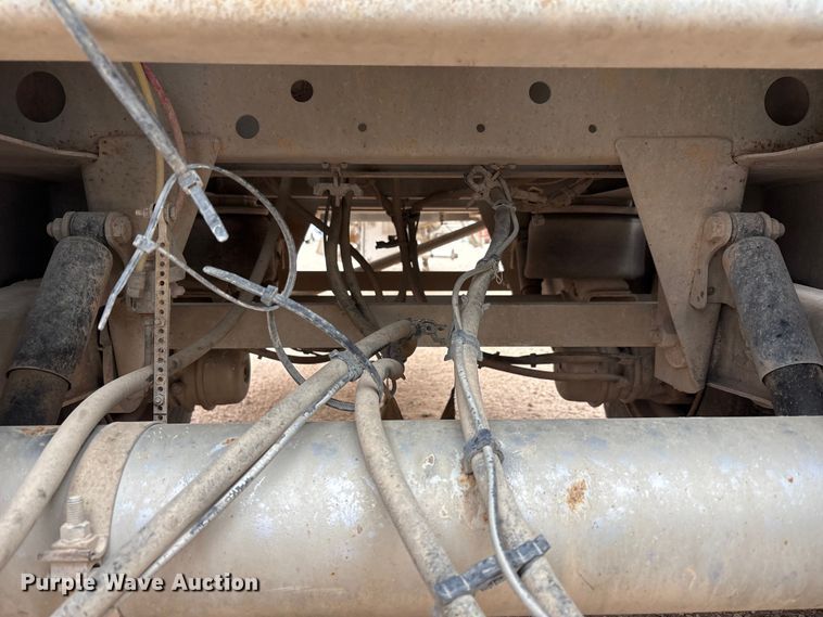 image for item YA1866 2013 Heil vacuum trailer