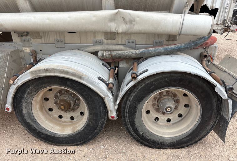 image for item YA1866 2013 Heil vacuum trailer