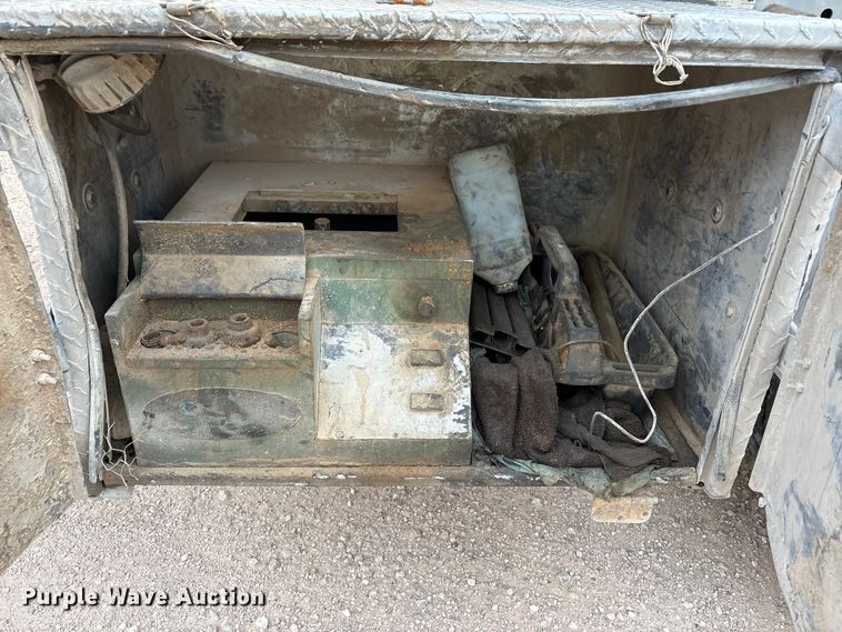 image for item YA1866 2013 Heil vacuum trailer