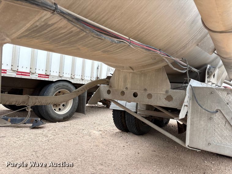 image for item YA1866 2013 Heil vacuum trailer