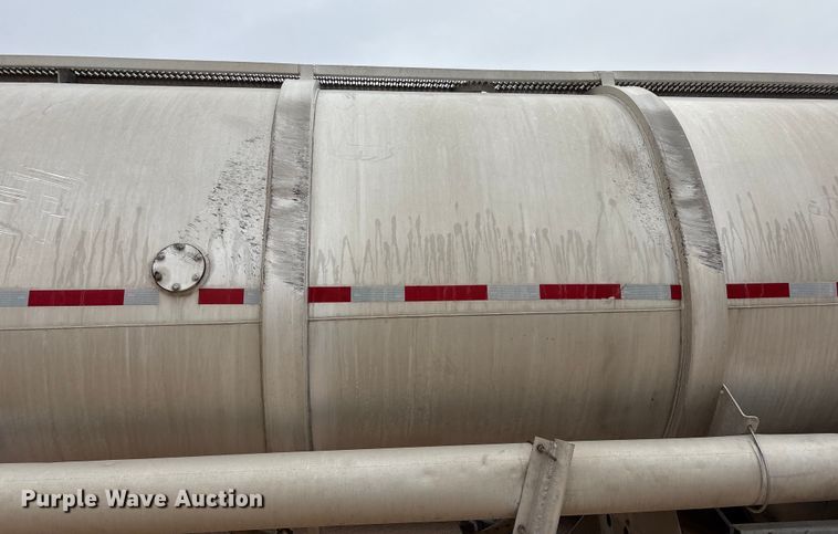 image for item YA1866 2013 Heil vacuum trailer