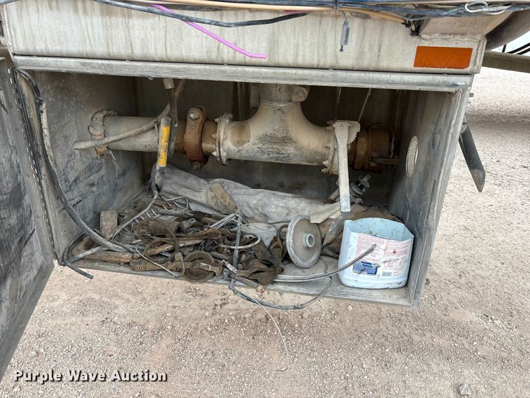 image for item YA1866 2013 Heil vacuum trailer