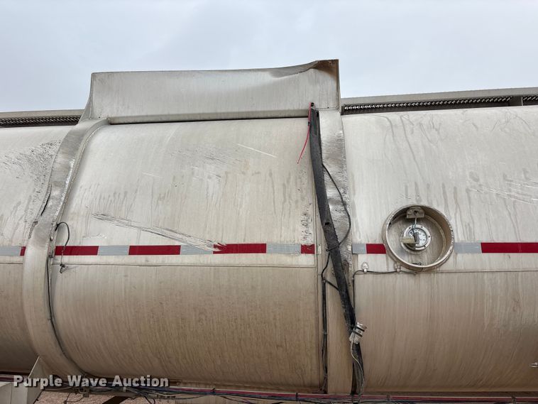 image for item YA1866 2013 Heil vacuum trailer