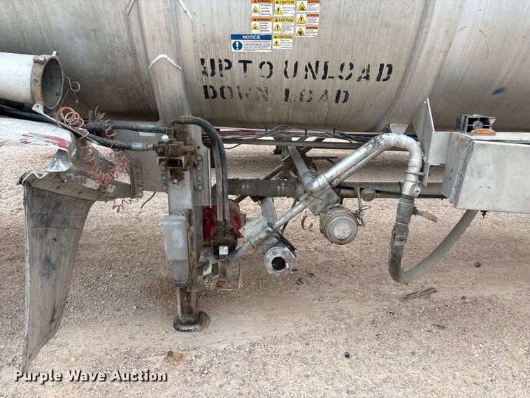 image for item YA1866 2013 Heil vacuum trailer