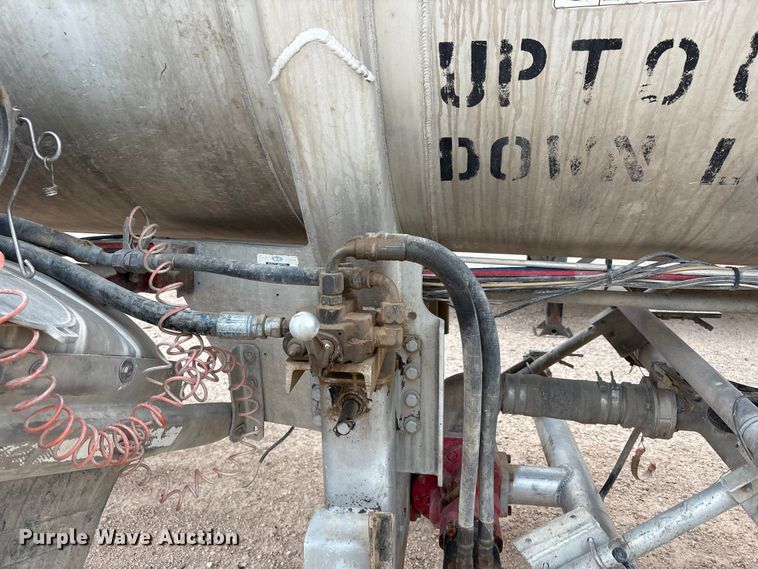 image for item YA1866 2013 Heil vacuum trailer