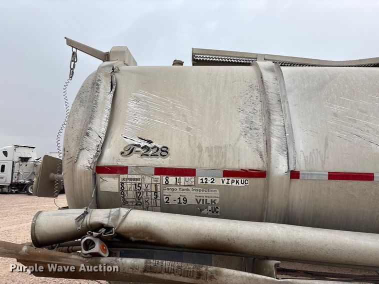 image for item YA1866 2013 Heil vacuum trailer