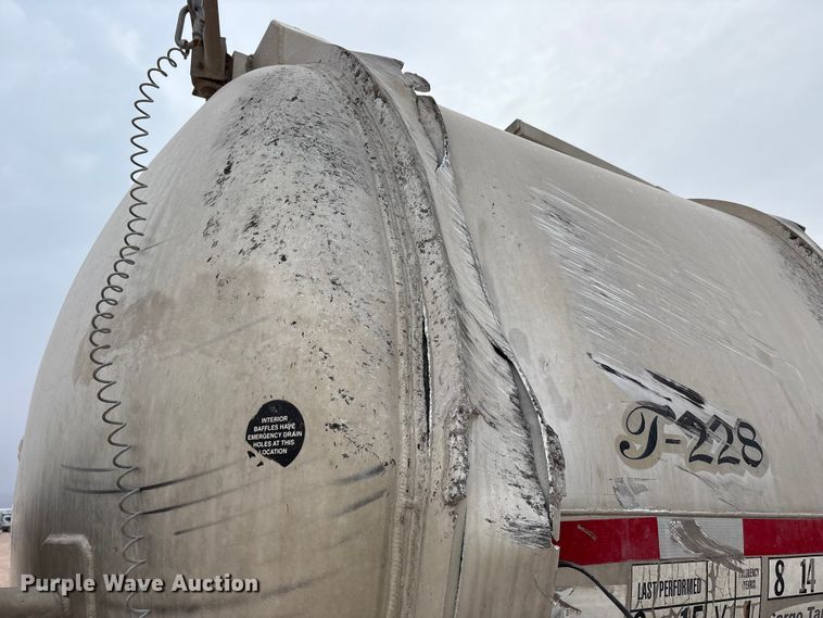 image for item YA1866 2013 Heil vacuum trailer