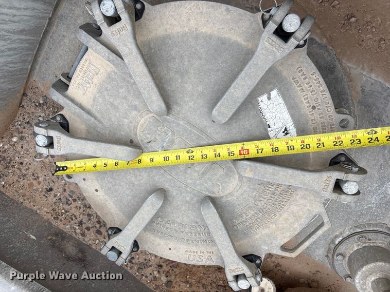 image for item YA1866 2013 Heil vacuum trailer