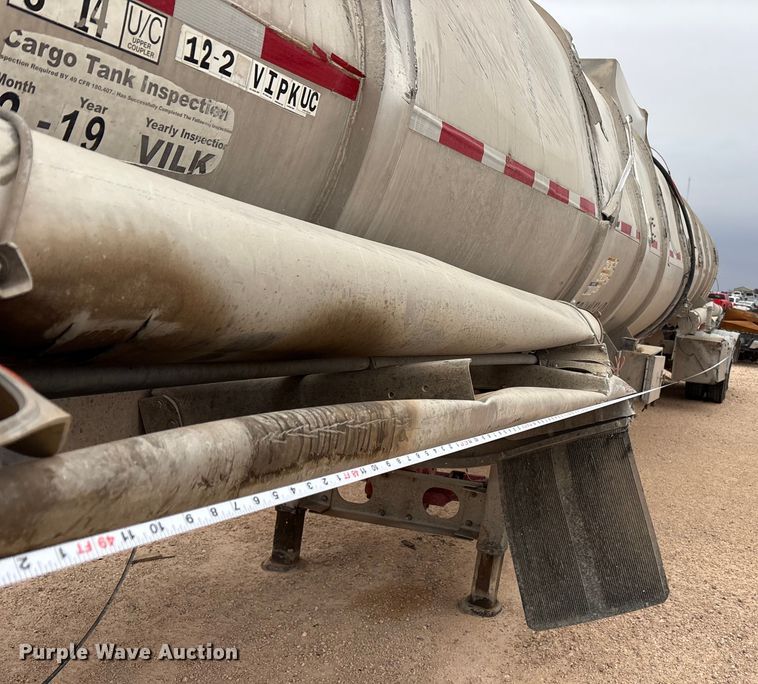 image for item YA1866 2013 Heil vacuum trailer