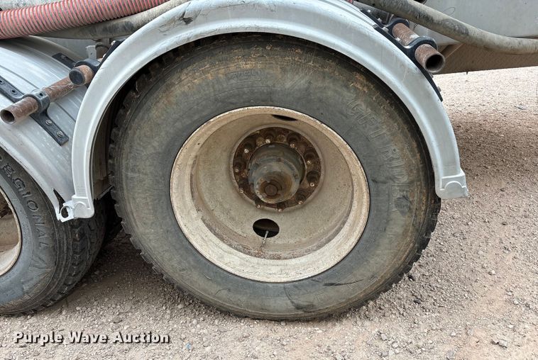 image for item YA1866 2013 Heil vacuum trailer