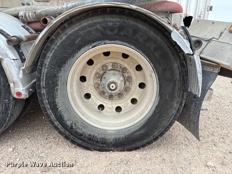 image for item YA1866 2013 Heil vacuum trailer