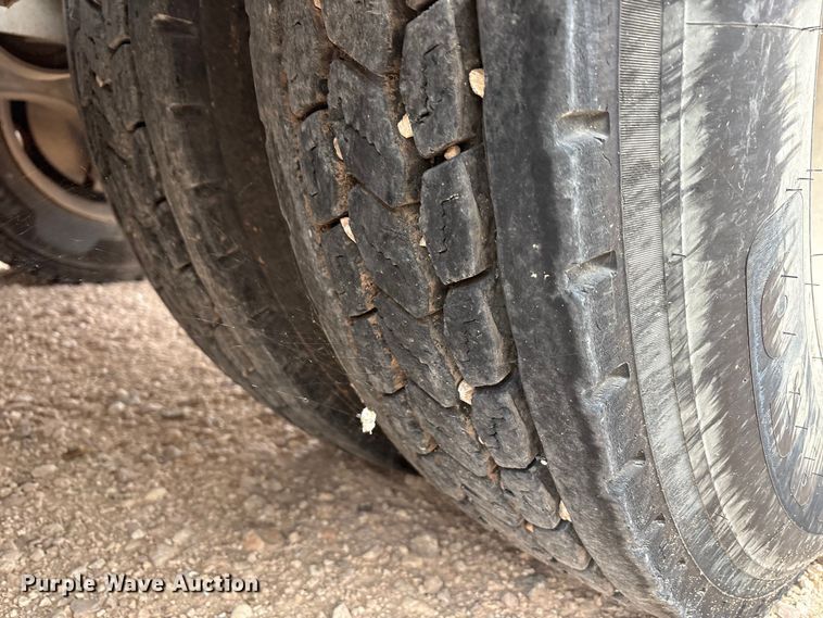 image for item YA1866 2013 Heil vacuum trailer