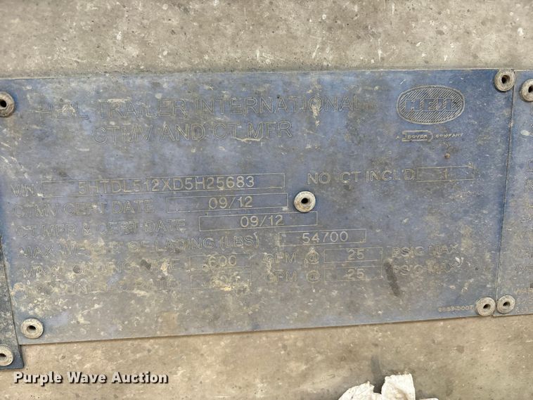 image for item YA1866 2013 Heil vacuum trailer