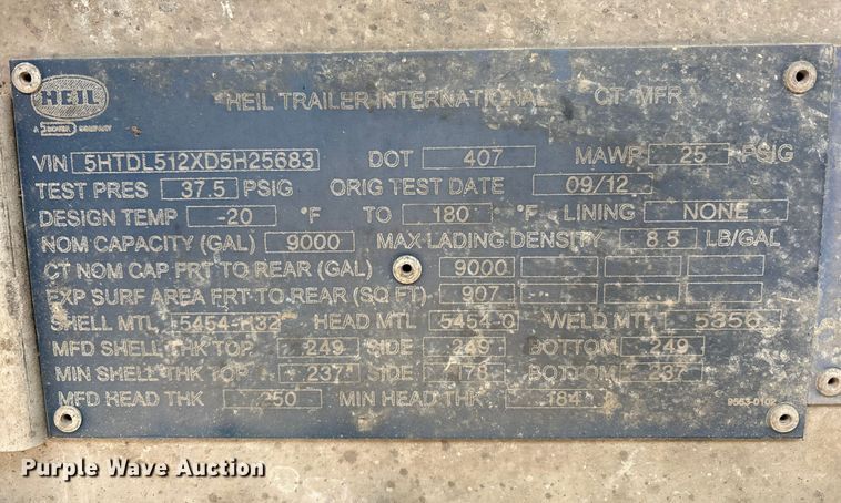 image for item YA1866 2013 Heil vacuum trailer