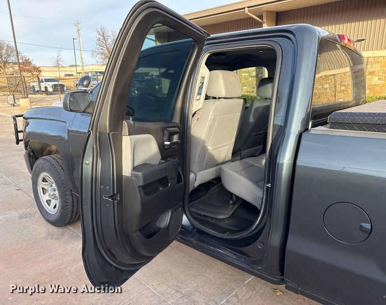 image for item ES5526 2018 Chevrolet Silverado 1500 Ext. Cab pickup truck