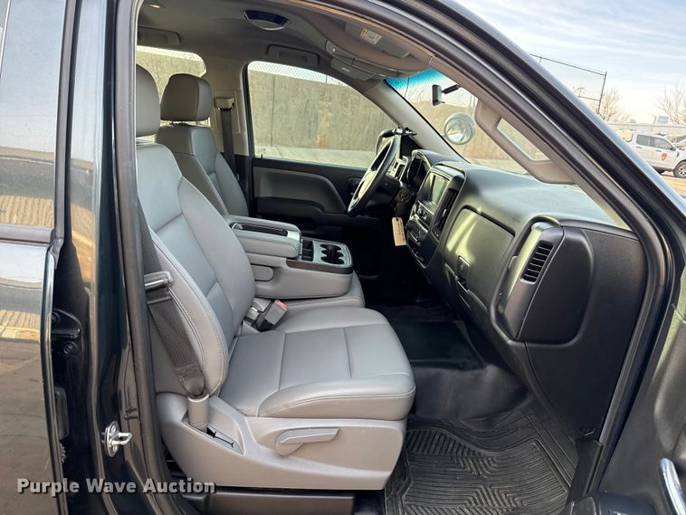 image for item ES5526 2018 Chevrolet Silverado 1500 Ext. Cab pickup truck