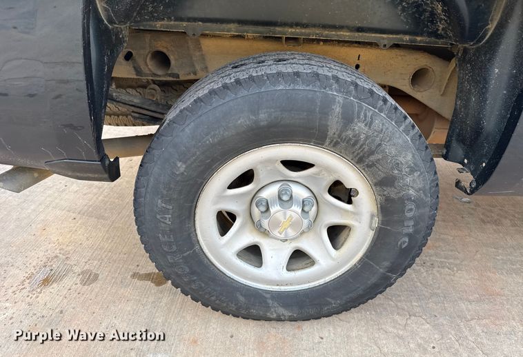 image for item ES5526 2018 Chevrolet Silverado 1500 Ext. Cab pickup truck