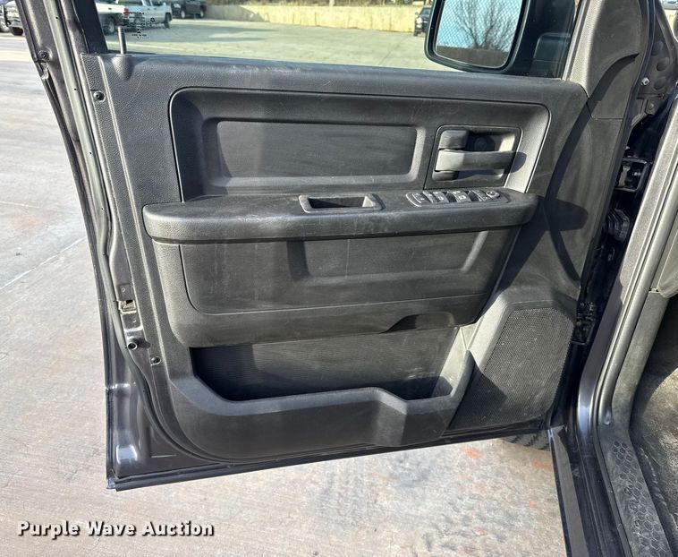 image for item ES5527 2019 RAM 1500 Ext. Cab pickup truck