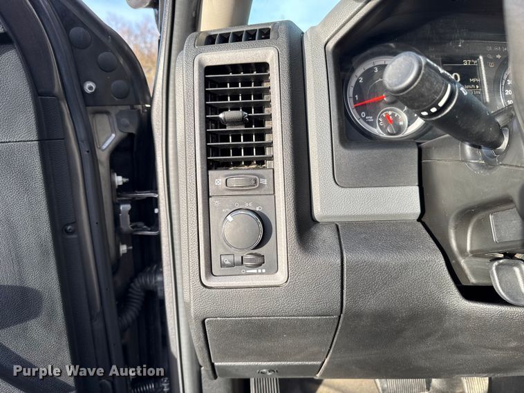 image for item ES5527 2019 RAM 1500 Ext. Cab pickup truck