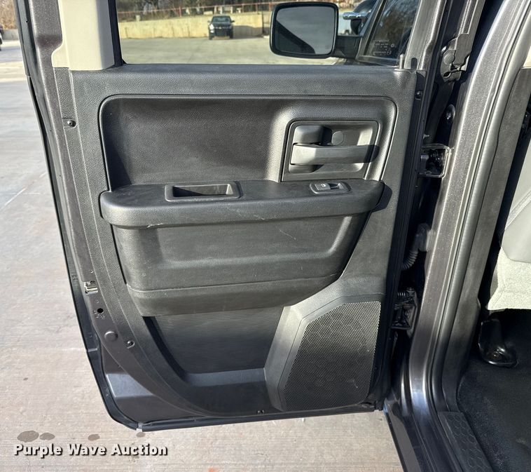 image for item ES5527 2019 RAM 1500 Ext. Cab pickup truck