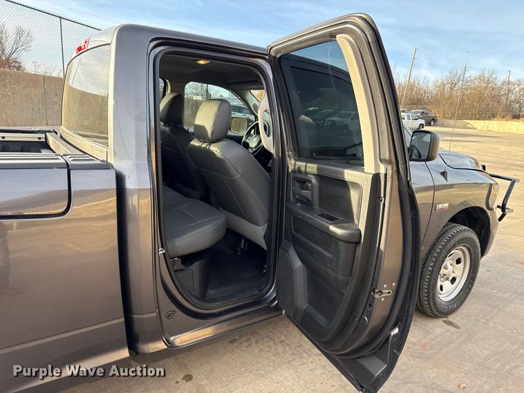 image for item ES5527 2019 RAM 1500 Ext. Cab pickup truck