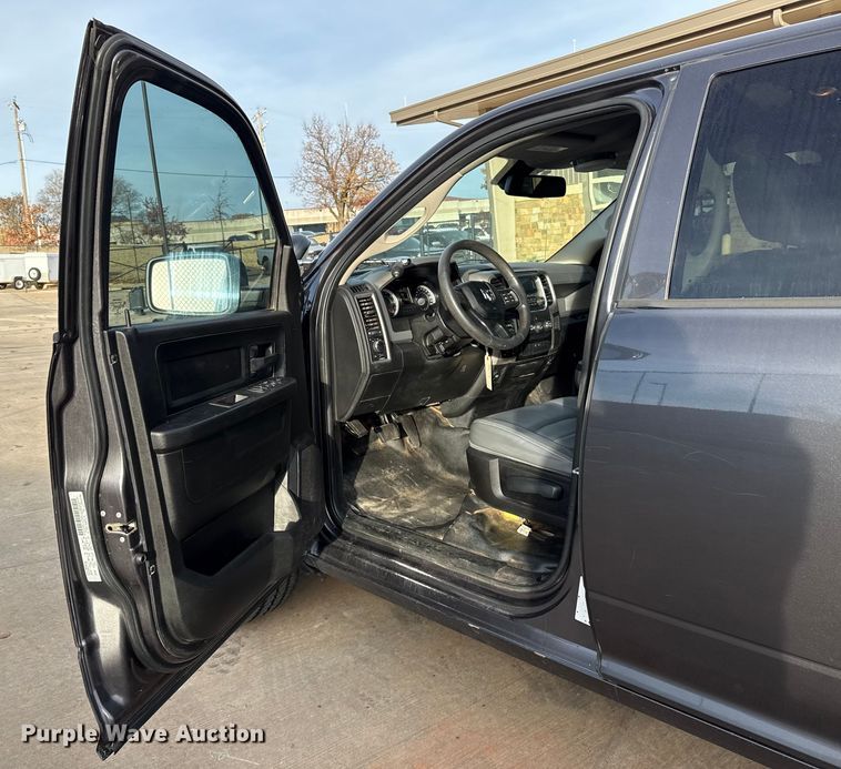 image for item ES5528 2019 RAM 1500 Ext. Cab pickup truck