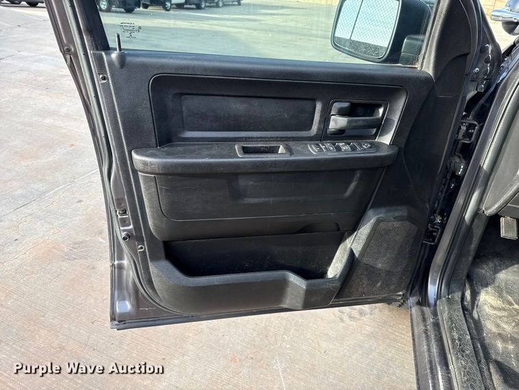 image for item ES5528 2019 RAM 1500 Ext. Cab pickup truck