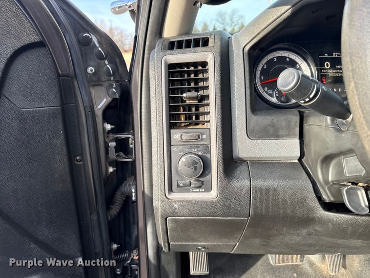 image for item ES5528 2019 RAM 1500 Ext. Cab pickup truck